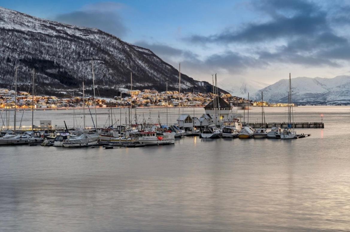 Spacious Central Apartment Tromso Exterior photo